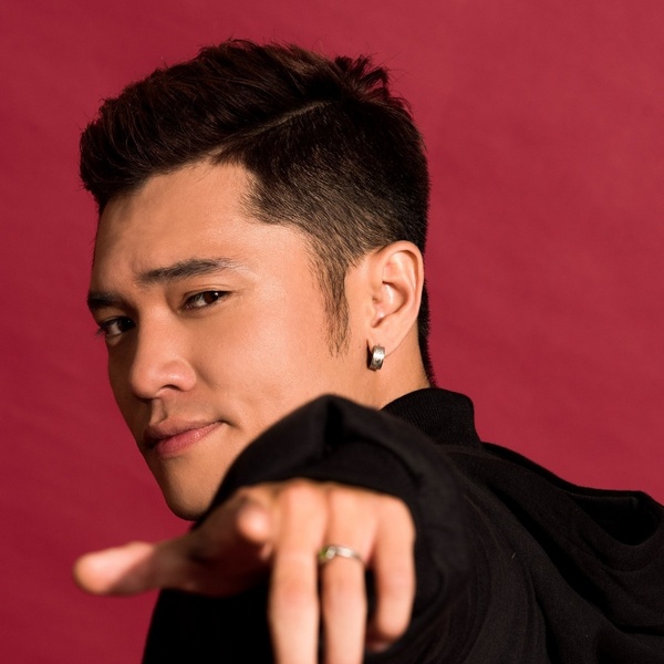 Phạm Gia Bảo (Bảo Kun): Sinh năm 1995, là nam ca sĩ được yêu mến bước ra từ chương trình Học viện ngôi sao với thành tích top 3. Ngoài ca hát, Bảo Kun còn lấn sân sang làm MC, sản xuất âm nhạc, diễn viên.