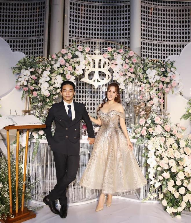 Mạng xã hội xôn xao tin đồn bộ đôi Khánh Thi và Phan Hiển đã bí mật tổ chức lễ cưới sau 13 năm yêu nhau.