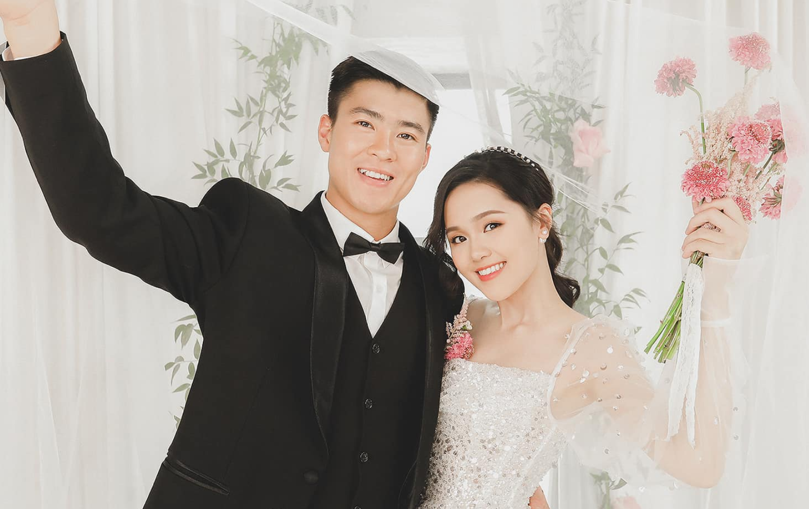 Duy Mạnh và Quỳnh Anh kết thúc chặng đường 5 năm hẹn hò bằng một đám cưới vào ngày 9/2/2020.