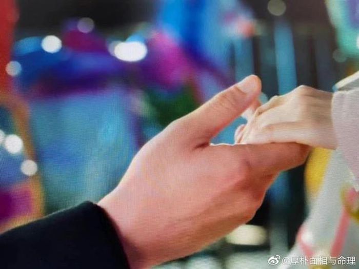 Bàn tay nhỏ nhắn của mỹ nhân Cảnh Điềm lọt top tìm kiếm Trung Quốc, thu hút gần 3 triệu lượt xem