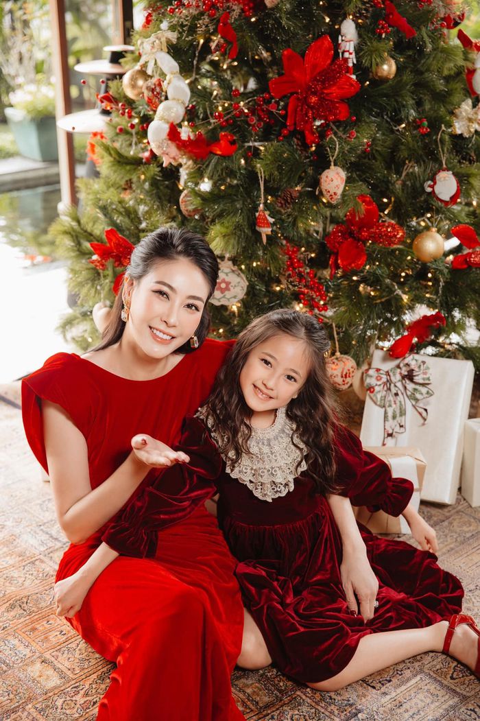 Hà Kiều Anh và cô con gái út 7 tuổi