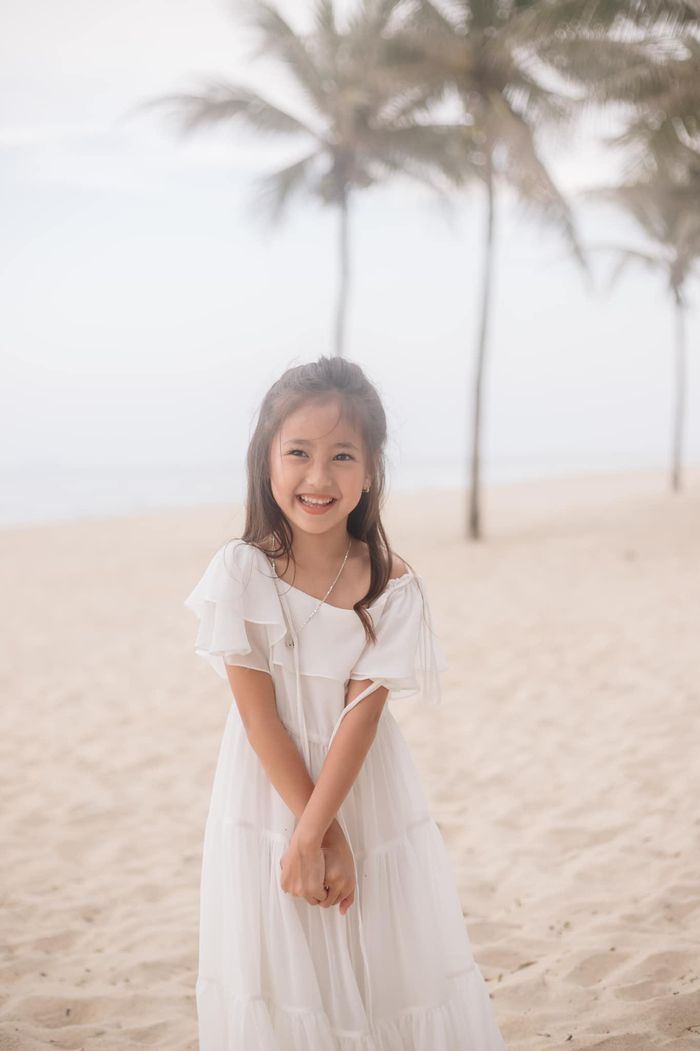 Con gái út của Hà Kiều Anh: Mới 7 tuổi mà khí chất đài các khiến Hà Tăng phải nức nở - Ảnh 9