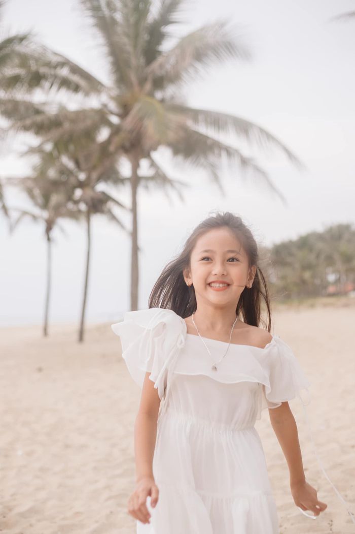 Con gái út của Hà Kiều Anh: Mới 7 tuổi mà khí chất đài các khiến Hà Tăng phải nức nở - Ảnh 11