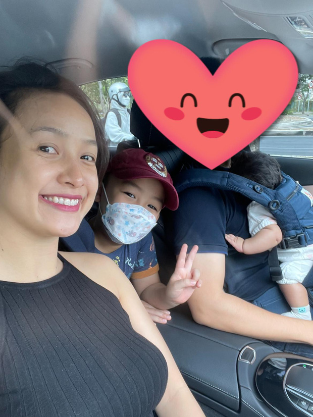 Lê Bê La đã đăng tải trên Facebook cá nhân vài bức ảnh gia đình cô đang hào hứng đi chơi vui vẻ.