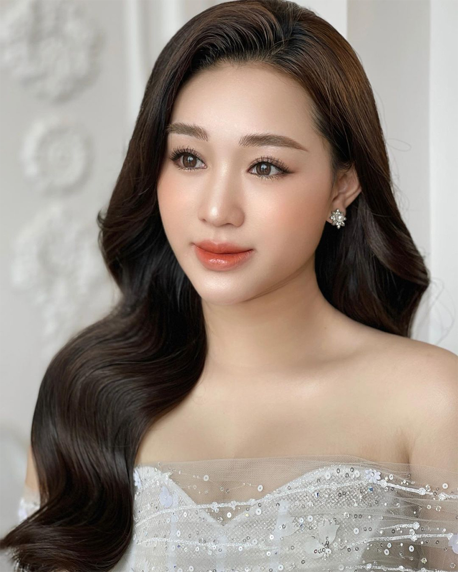 Vợ sắp cưới của Tấn Tài cũng hé lộ hình ảnh đầu tiên trong trang phục cô dâu.