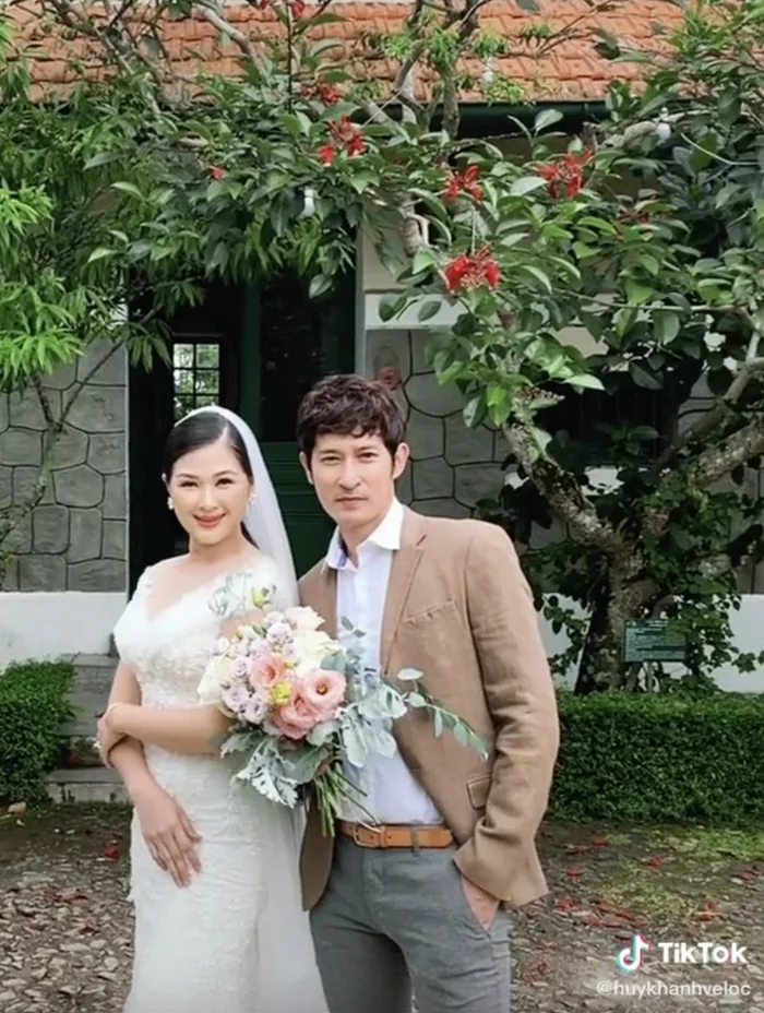 Huy Khánh cùng bà xã chụp ảnh cưới lần 2 sau 10 năm về chung một nhà