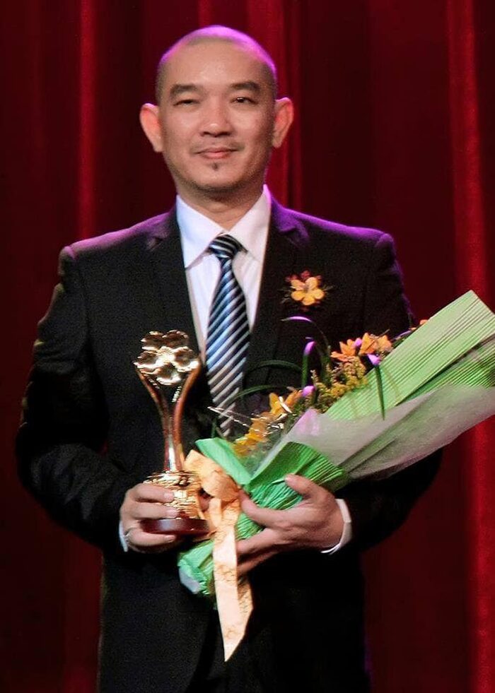 Năm 2013, Vũ Minh nhận giải Mai Vàng dành cho tác phẩm Bông hồng cài áo.