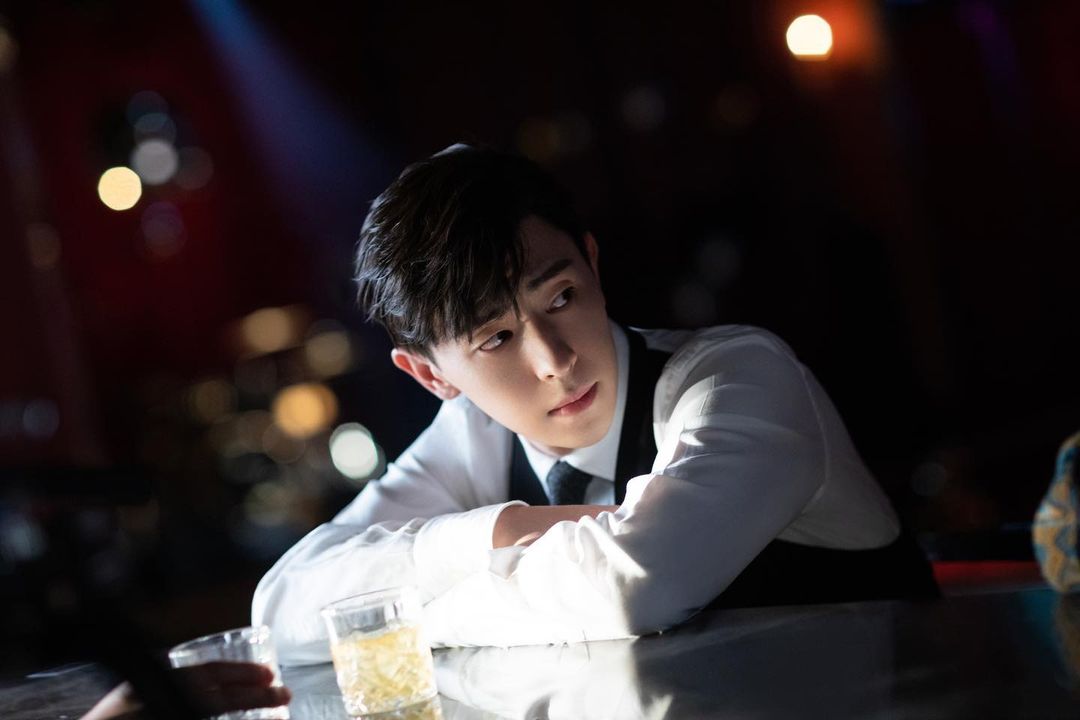 Đặng Luân bị mỉa mai vì dòng giới thiệu "Làm người tốt, chăm chỉ đóng phim" giữa ồn ào trốn thuế