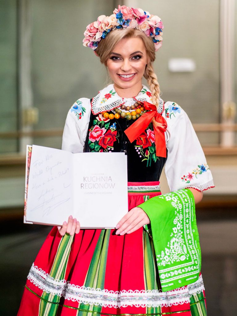 2 người đẹp Ba Lan đăng quang Miss World cách nhau 33 năm: Đều có học thức xuất sắc, là dân kinh tế  - Ảnh 14