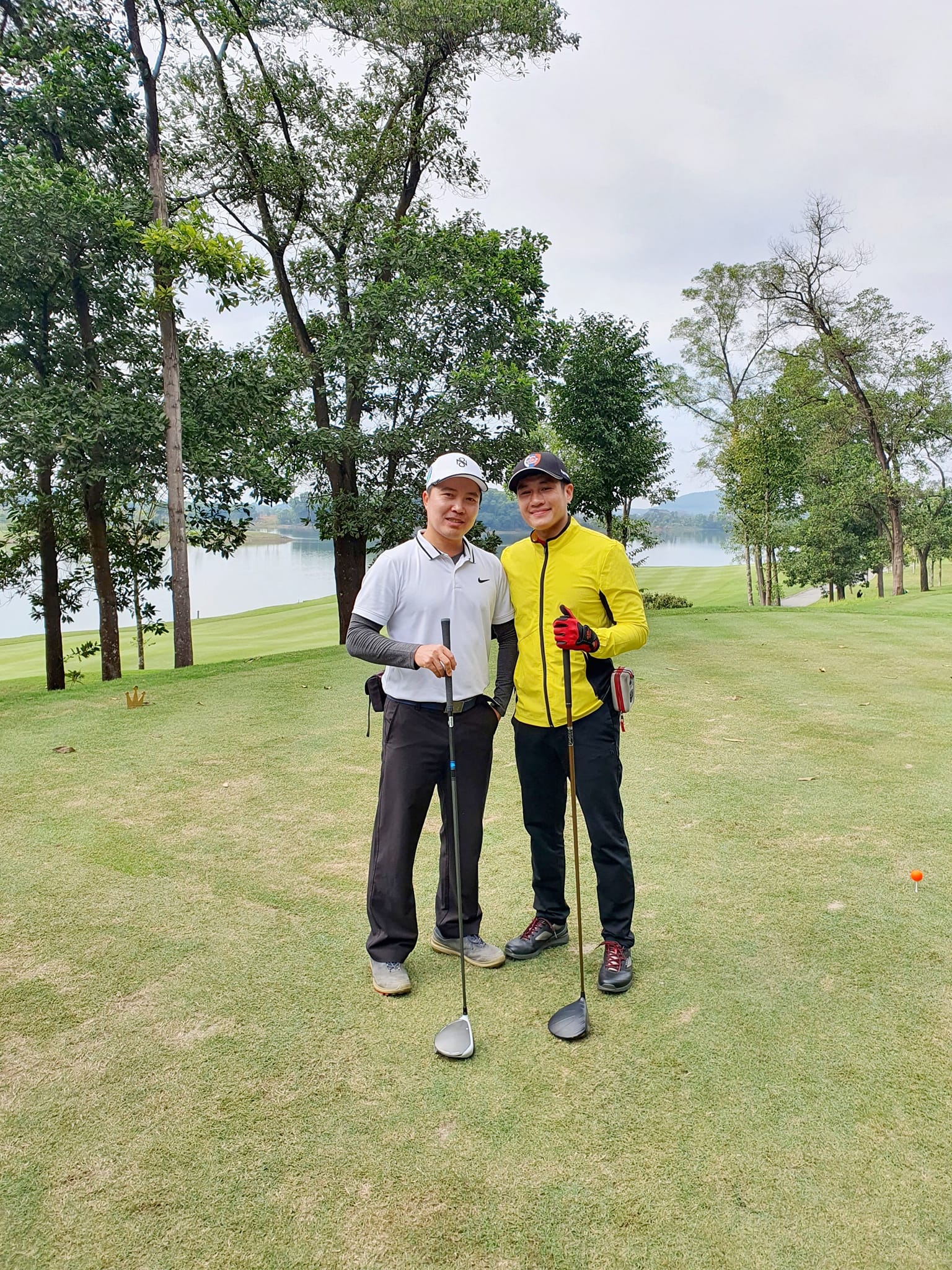 CEO Phạm Ngọc Linh cùng đối tác trên sân golf