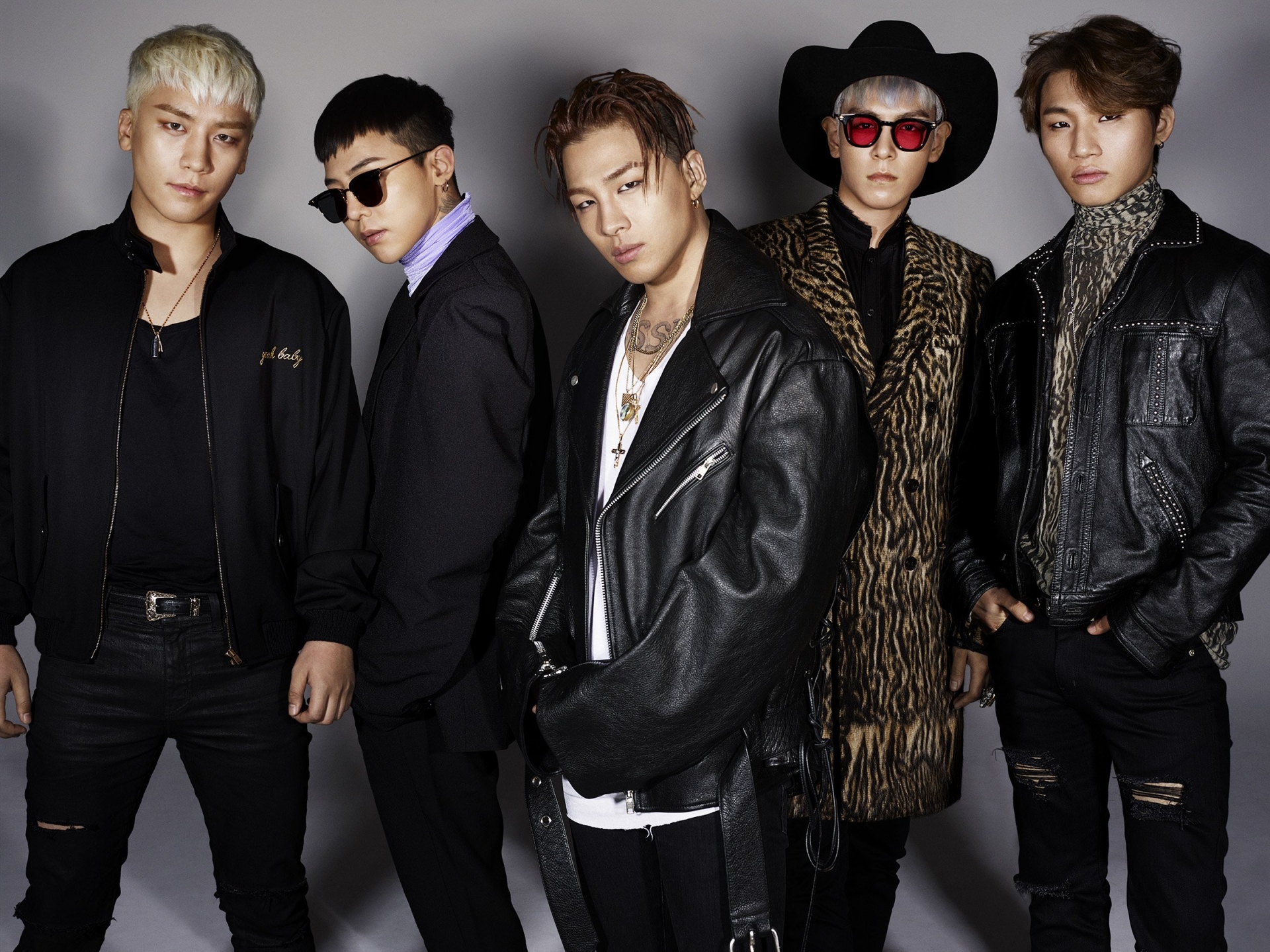 Big Bang ra mắt người hâm mộ từ năm 2006 với 5 thành viên ban đầu là G-Dragon, Taeyang, T.O.P, Daesung và Seungri.