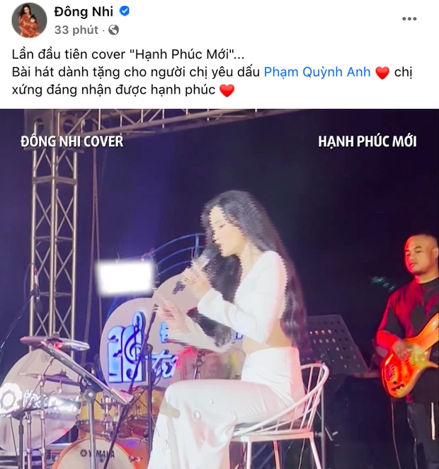 Trong lúc đang biểu diễn ca khúc này, bà xã Ông Cao Thắng ẩn ý chia sẻ: 'Gửi lời chúc phúc, một hạnh phúc mới dành cho người chị thân thiết'.