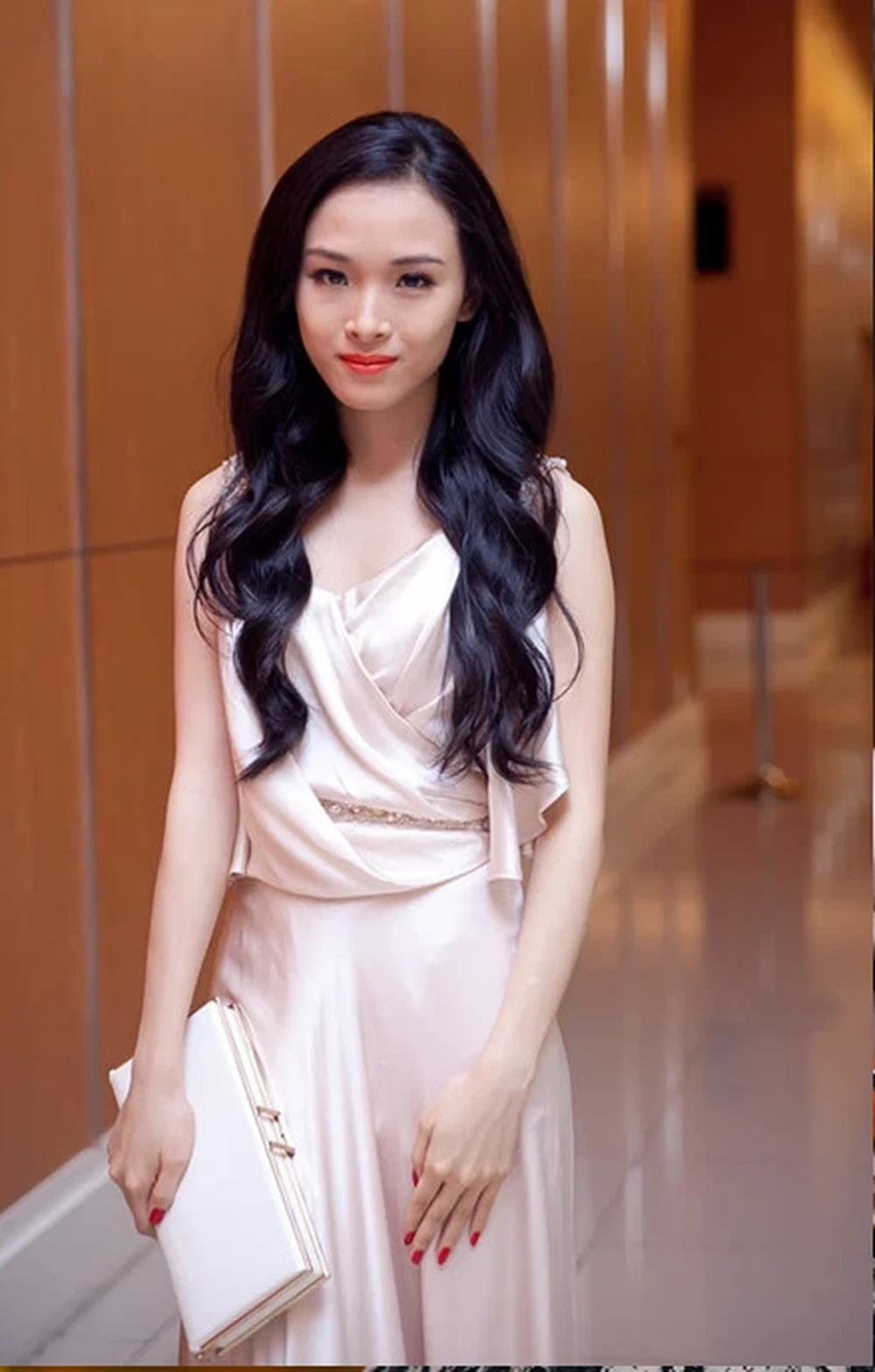 Phương Nga được biết đến với danh hiệu Hoa hậu người Việt tại Nga năm 2007.