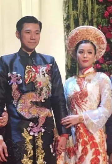 Hoàng Việt tổ chức lễ cưới tại Singapore cùng Hồng Nhung
