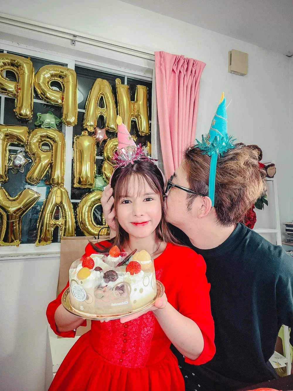 Bà Nhân Vlog: Cô gái bán hàng rong đổi đời nhờ lấy chồng Nhật hơn 17 tuổi, giàu nhờ làm Youtube - Ảnh 5
