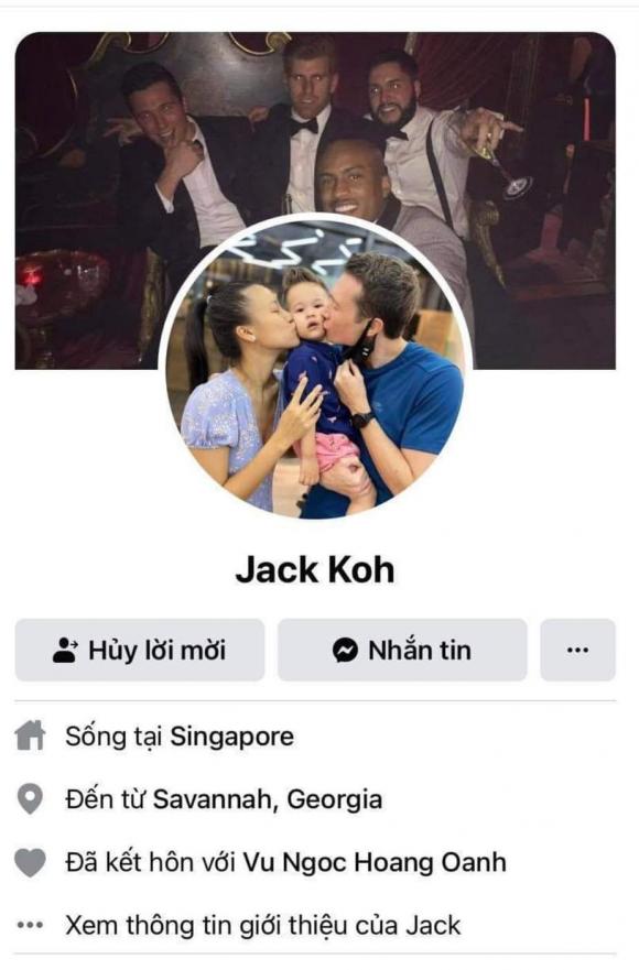 Jack Cole hiện vẫn giữ nguyên ảnh đại diện là ảnh gia đình với Hoàng Oanh và con trai.