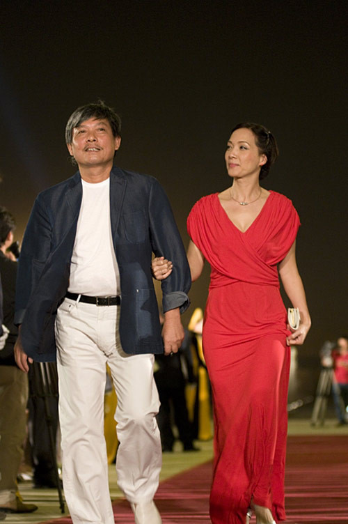 Ở tuổi U60, Lê Khanh và đạo diễn Việt Thanh vẫn được xem là cặp đôi đẹp nhất nhì Vbiz