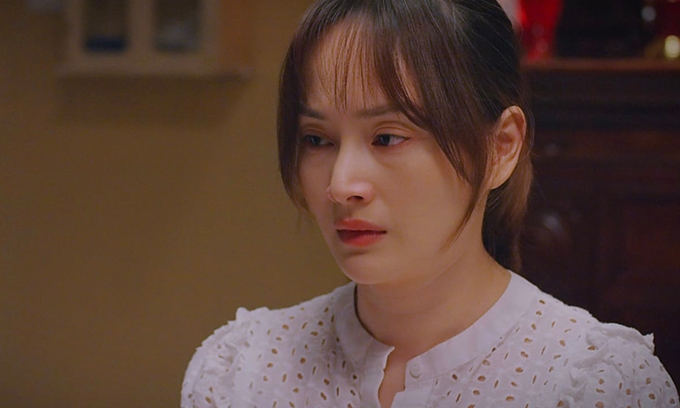 Lan Phương vào vai một cô nhân viên văn phòng ngập ngụa trong những khó khăn về tài chính và gia đình mẹ chồng.