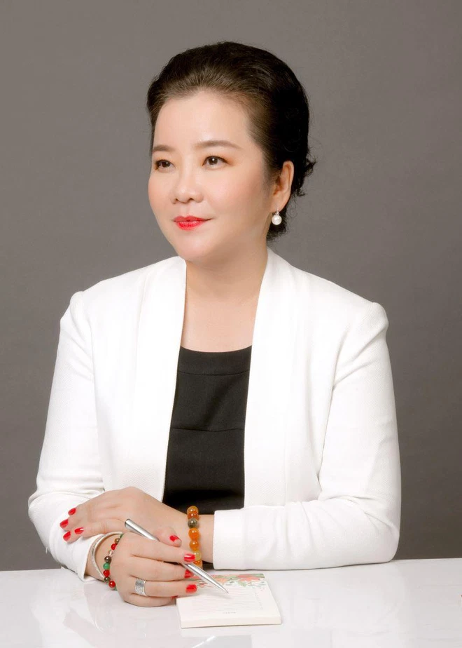 Cô Xuân Trang đồng thời là cô giáo đào tạo nhiều mỹ nhân nổi tiếng trước đó