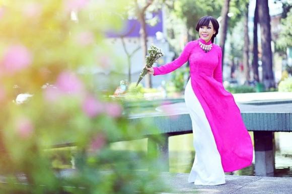Việt Hương khoe vẻ đẹp đầy nữ tính thuở son sắc của mình.
