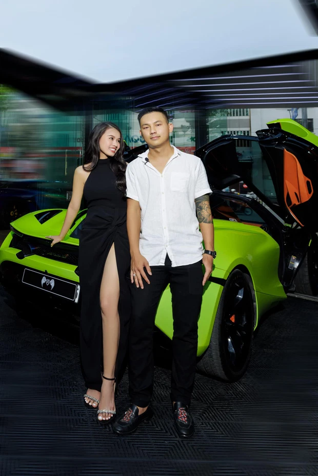 Để sở hữu chiếc ô tô màu xanh neon bắt mắt này, Trương Thu đã phải bỏ ra khoảng hơn 20 tỷ đồng