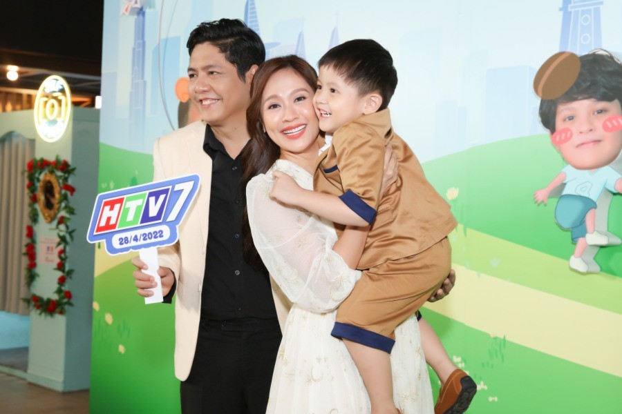 Vợ chồng Thanh Thúy - Đức Thịnh tại buổi họp báo của gameshow truyền hình Mẹ vắng nhà - Ba là siêu nhân.