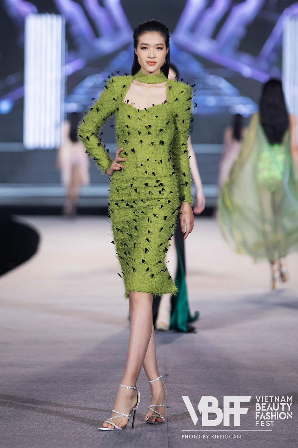 Hồ Thị Yến Nhi: 'Nàng thơ xứ Huế' cao 1m8 khuấy động sàn catwalk Miss World Vietnam 2022 - Ảnh 5