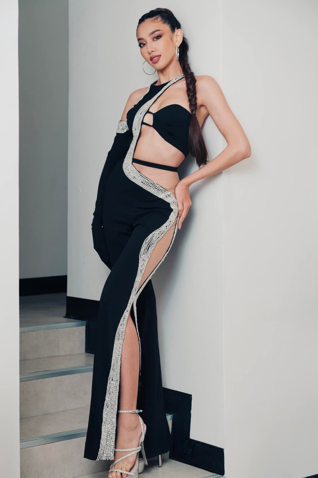Hậu đăng quang Miss Grand 2021, Thùy Tiên chuộng thiết kế khoét ngực, khoe hông gợi cảm.