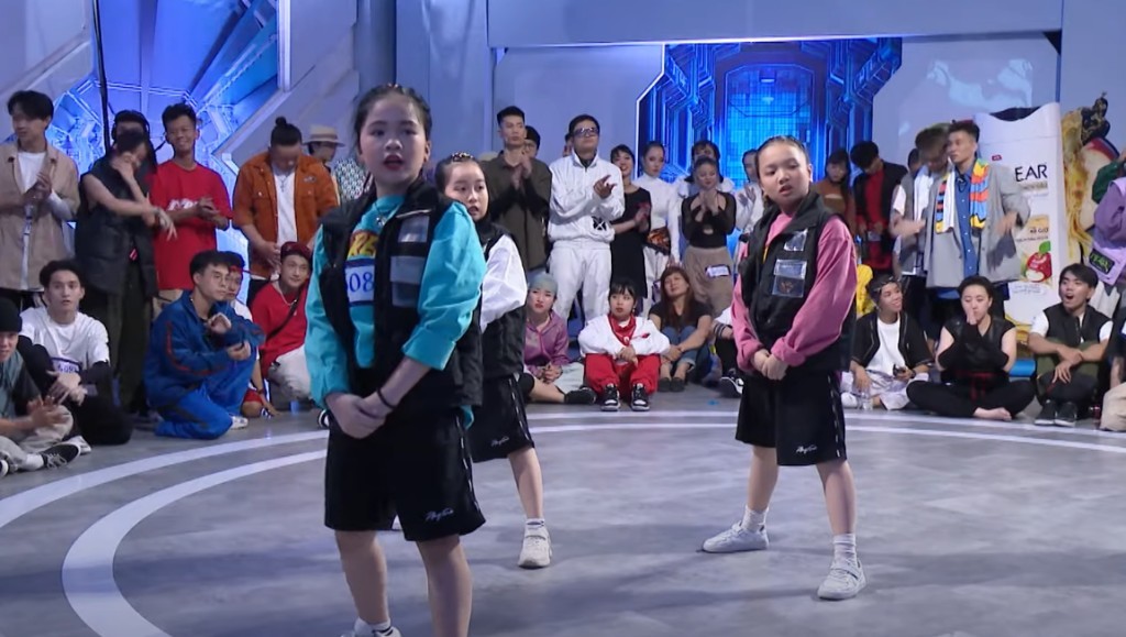 Street Dance Việt Nam đã chào đón bộ 3 tuyển thủ nhí là Mai Phương, Như Ý, Khánh Đan.