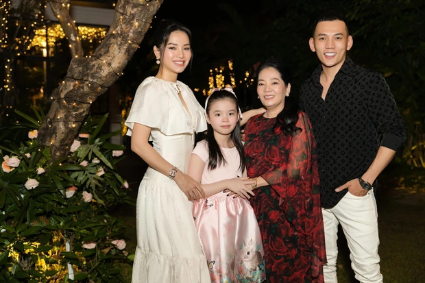 Lý Bình đáp trả cao tay khi bị mỉa mai nuôi con riêng của Phương Trinh Jolie