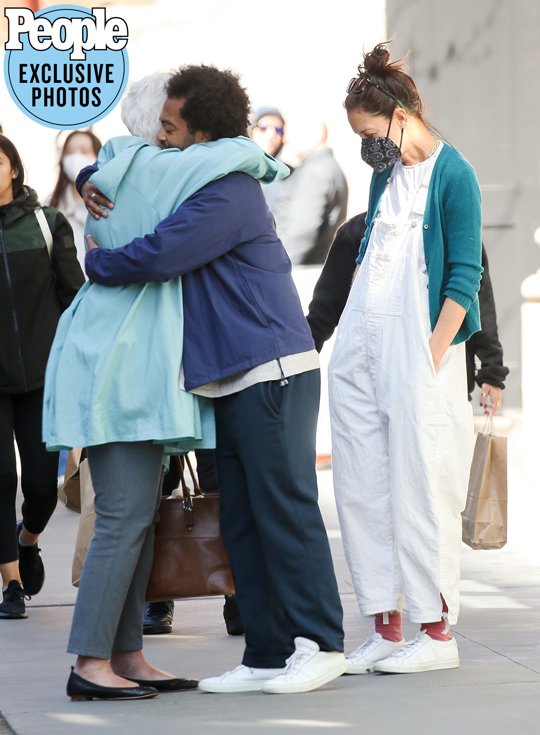 Bobby Wooten III còn có khoảnh khắc dành cái ôm thân thiện dành cho mẹ của bạn gái nơi công cộng.