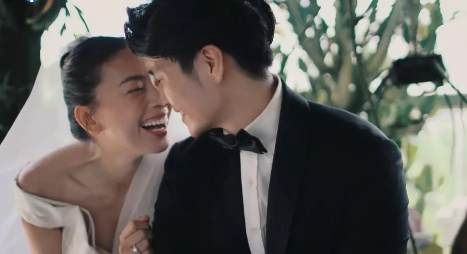 Huy Trần đã công khai đoạn clip ghi lại toàn bộ khoảnh khắc trong buổi chụp ảnh cưới với  'đả nữ' màn ảnh khiến dân tình xôn xao chú ý.