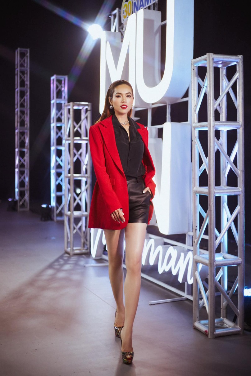 Á hậu Hoàng My gây tranh cãi khi khuyên fan 