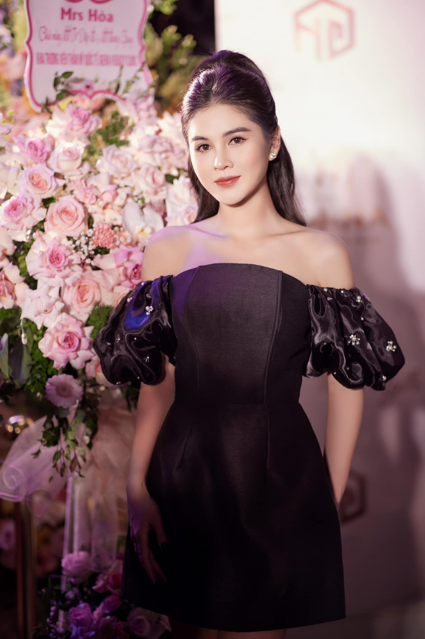 MC Thu Hoài hiếm hoi cho chồng lên sóng, xưng hô 