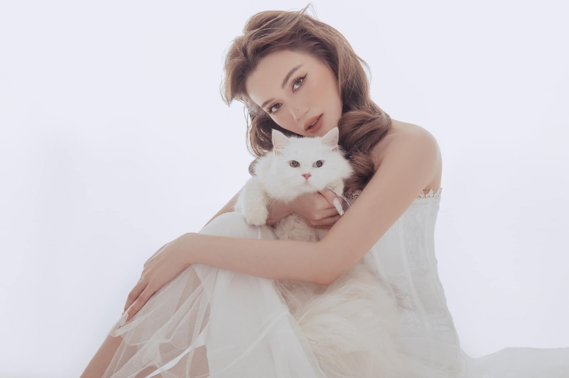 Sĩ Thanh là ai? Nữ ca sĩ gợi cảm nhiều tai tiếng của Vbiz - Ảnh 2