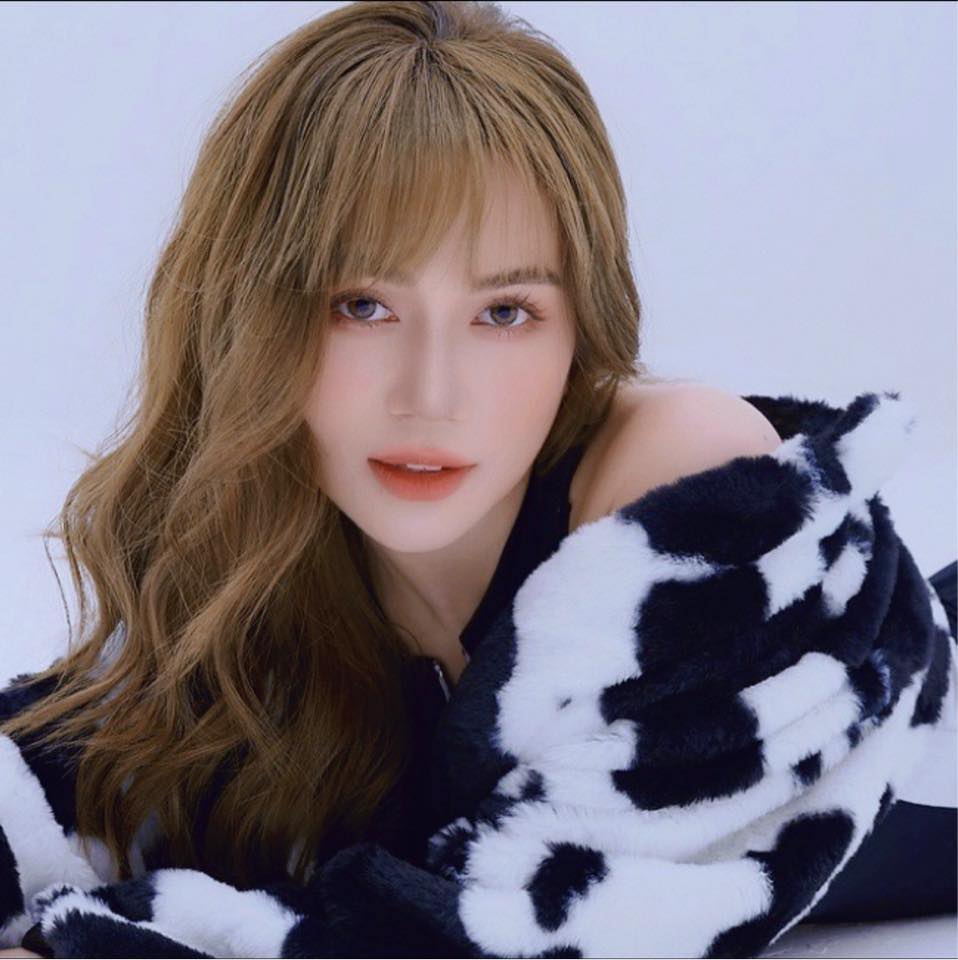 Sĩ Thanh là ai? Nữ ca sĩ gợi cảm nhiều tai tiếng, hẹn hò toàn 