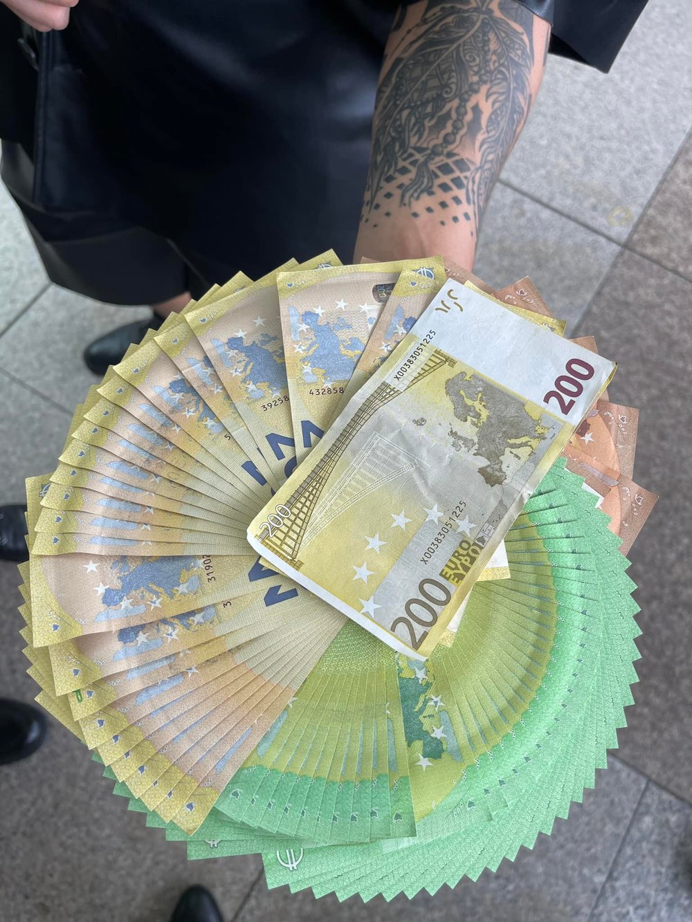 Hoãn lịch tham dự LHP Cannes, Lý Nhã Kỳ 