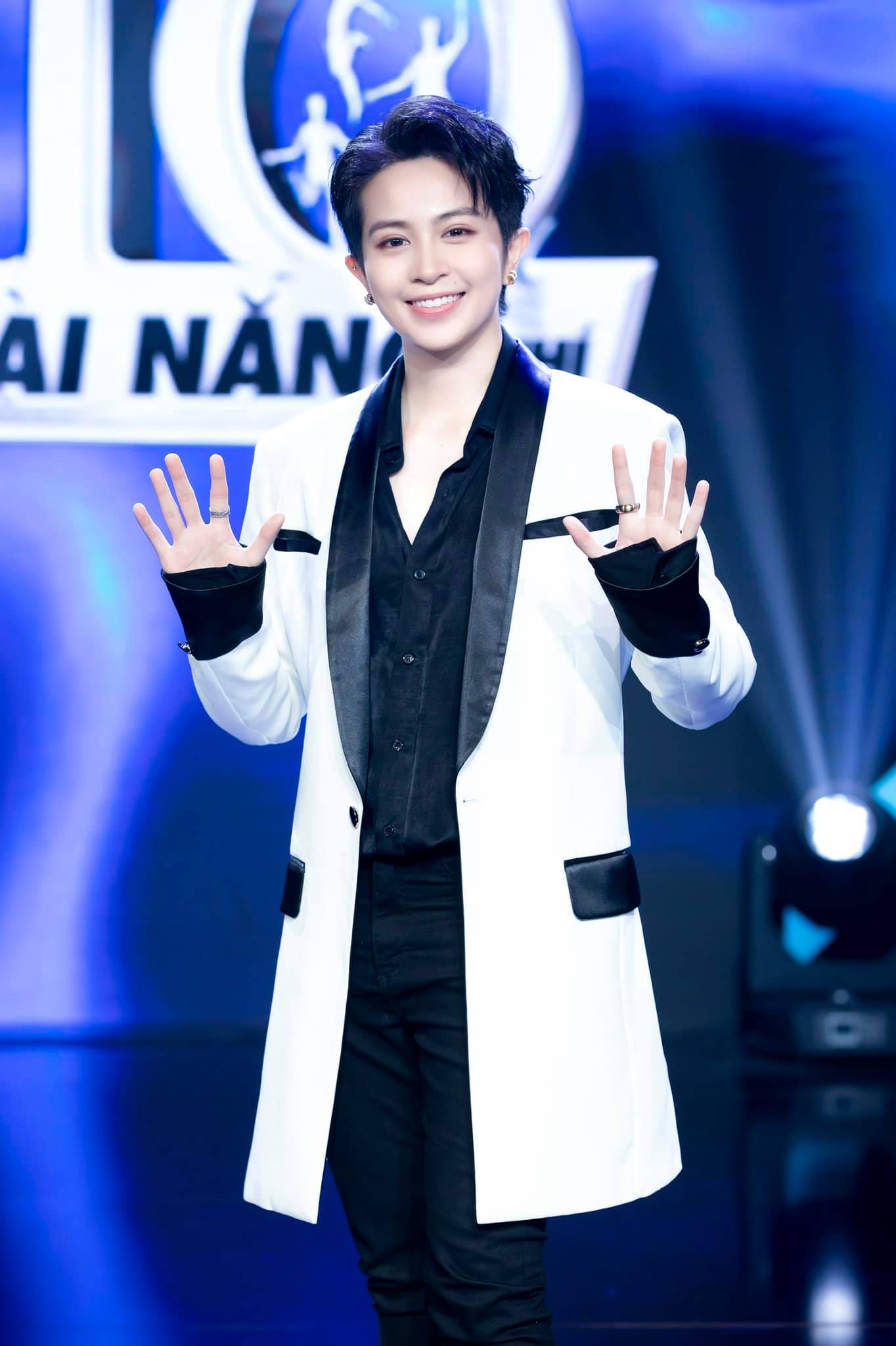 Gil Lê là ai? Nữ ca sĩ tomboy đa tài, tình tin đồn của Hoàng Thùy Linh - Ảnh 10