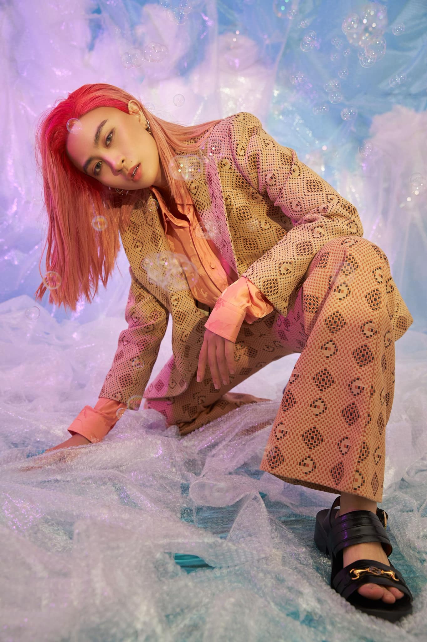 Gil Lê là ai? Nữ ca sĩ tomboy đa tài, tình tin đồn của Hoàng Thùy Linh - Ảnh 12