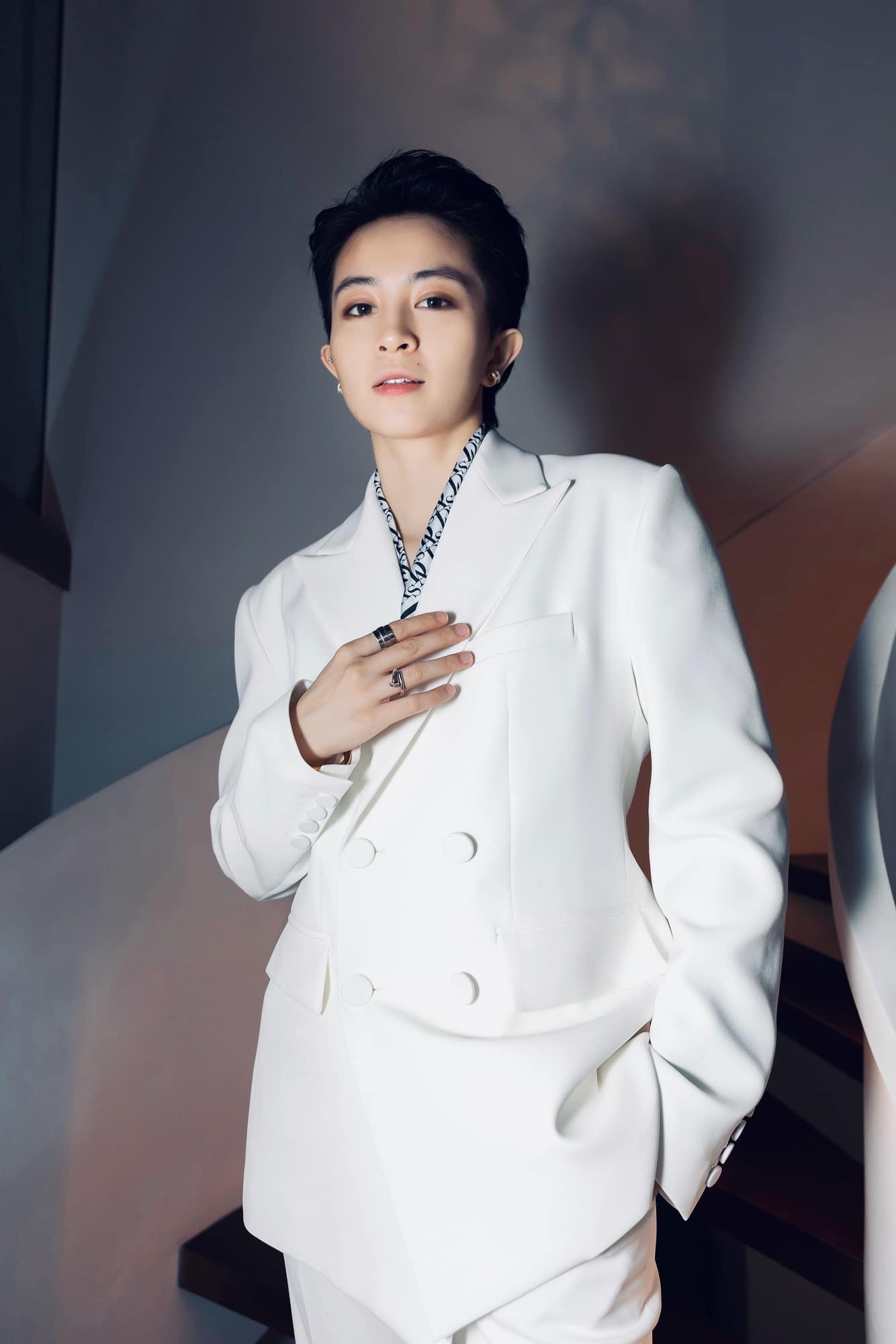 Gil Lê là ai? Nữ ca sĩ tomboy đa tài, tình tin đồn của Hoàng Thùy Linh - Ảnh 14