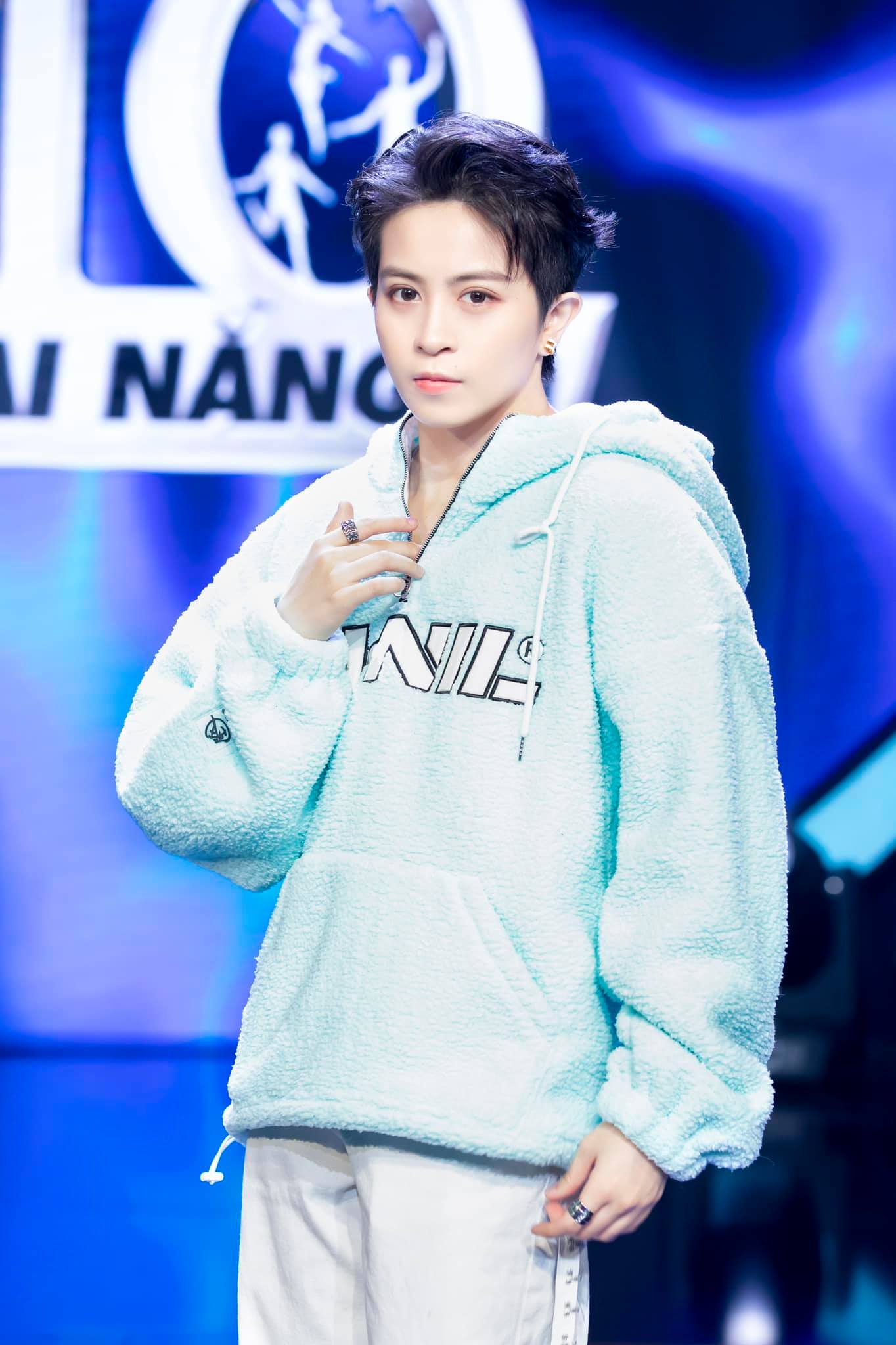 Gil Lê là ai? Nữ ca sĩ tomboy đa tài, tình tin đồn của Hoàng Thùy Linh - Ảnh 9