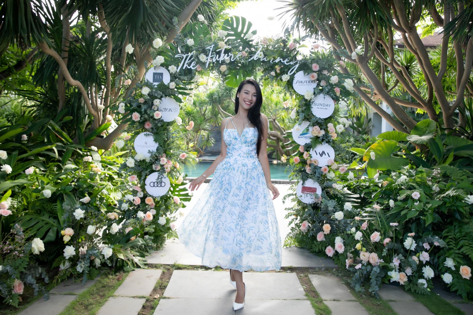 MC Hoàng Oanh khoe diện mạo tươi tắn sau đổ vỡ, chồng cũ ngoại quốc liền khen: 