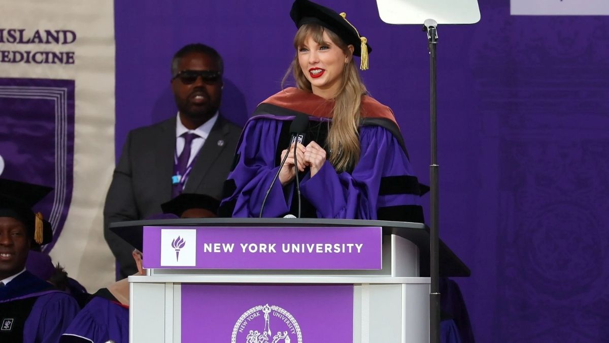 Taylor Swift nhận bằng Tiến sĩ từ Đại học New York