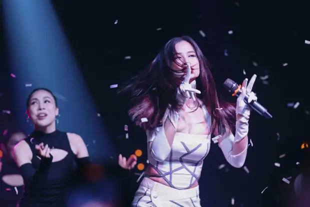 Đông Nhi lần đầu diễn live tại Hà Nội sau ồn ào với fan: 