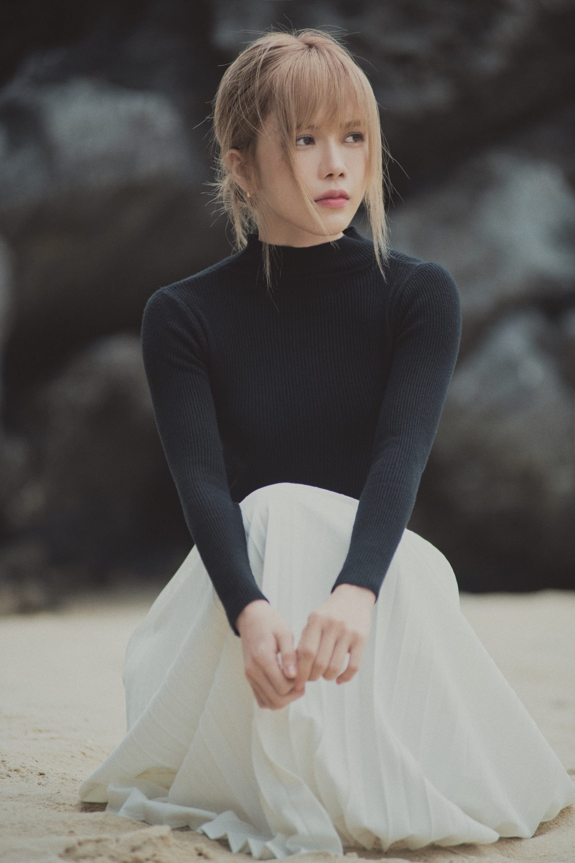 Mặc Sơn Tùng và gà cưng bị nghi 