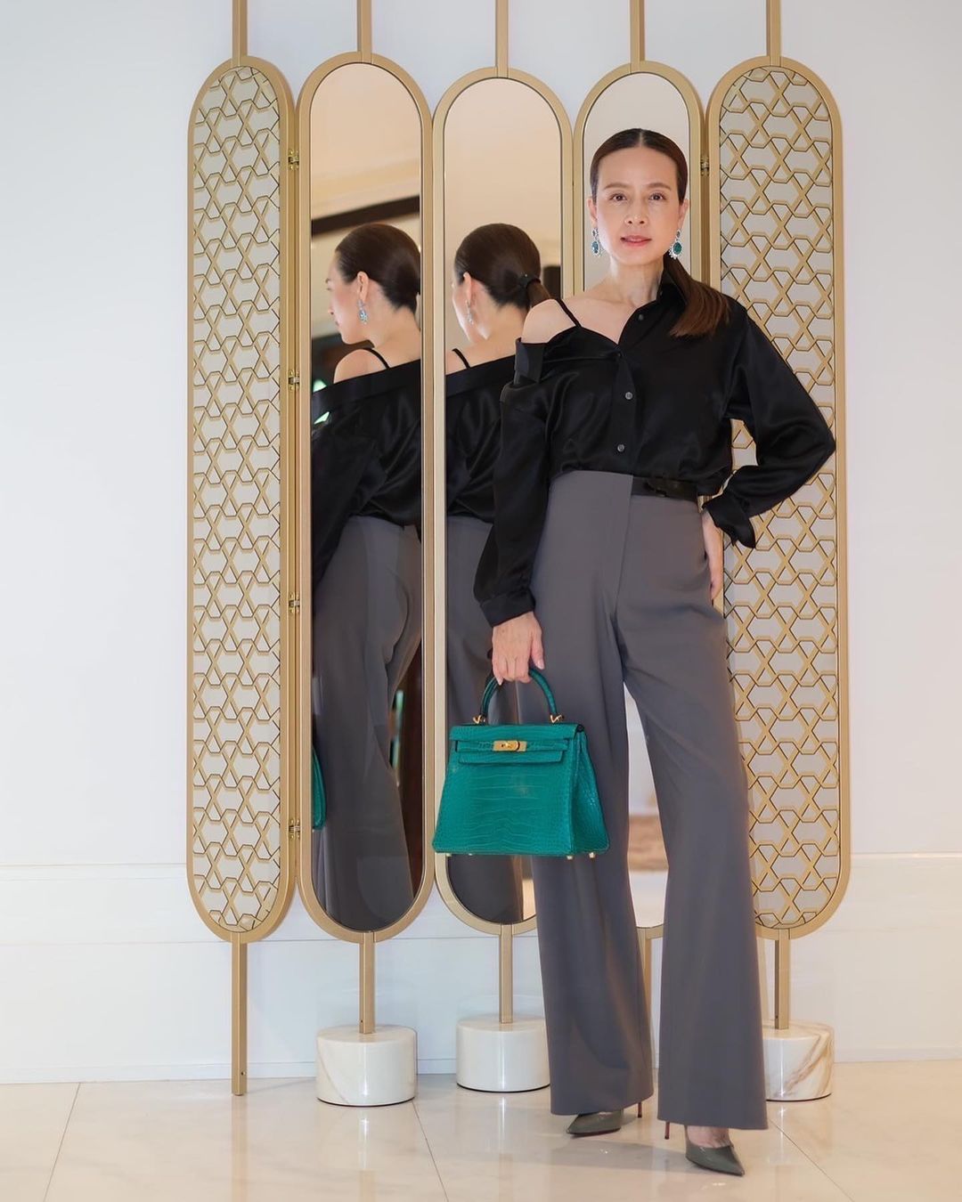 Nữ trưởng đoàn U23 Thái Lan - Madam Pang ngoài đời trẻ trung bất chấp U60 nhờ loạt item 