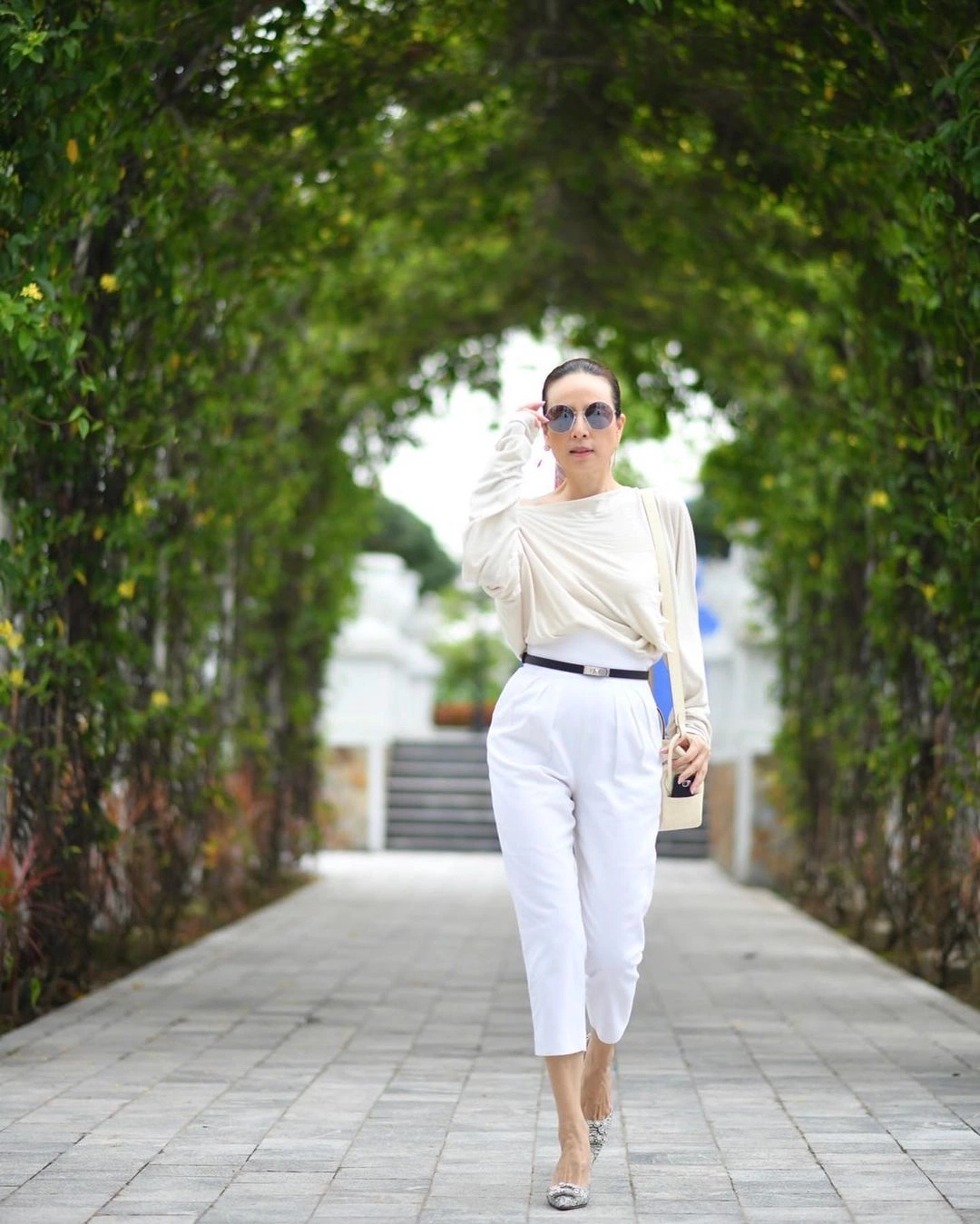 Nữ trưởng đoàn U23 Thái Lan - Madam Pang ngoài đời trẻ trung bất chấp U60 nhờ loạt item 