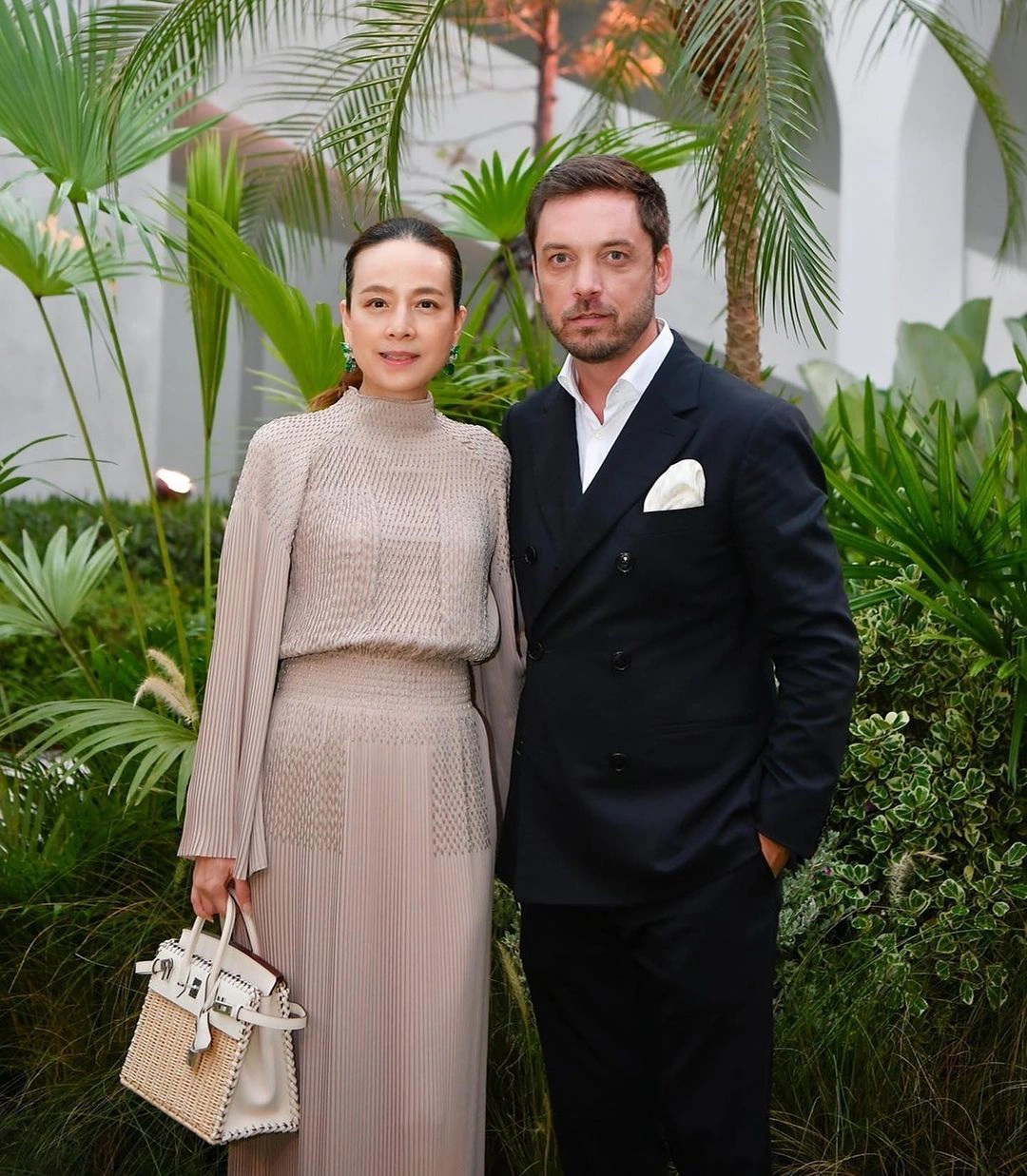 Nữ trưởng đoàn U23 Thái Lan - Madam Pang ngoài đời trẻ trung bất chấp U60 nhờ loạt item 