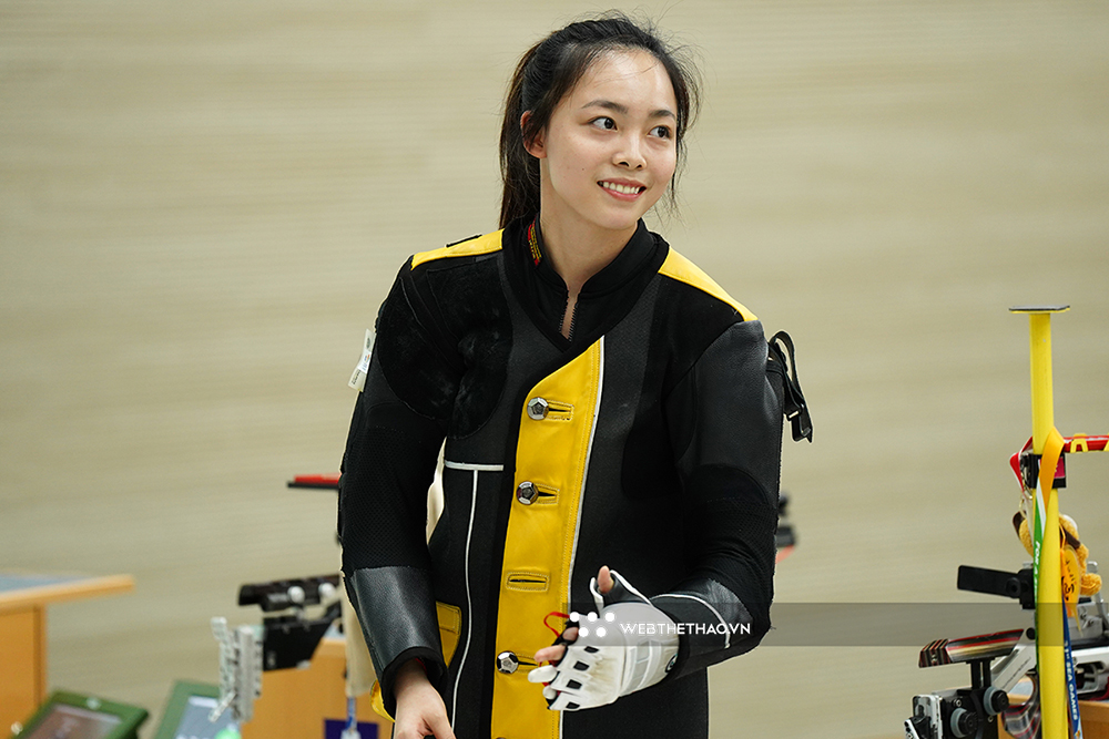 Nữ xạ thủ 18 tuổi giành HCV tại SEA Games 31: Bao ngầu trên trường bắn, ngoài đời xinh như hot girl - Ảnh 8