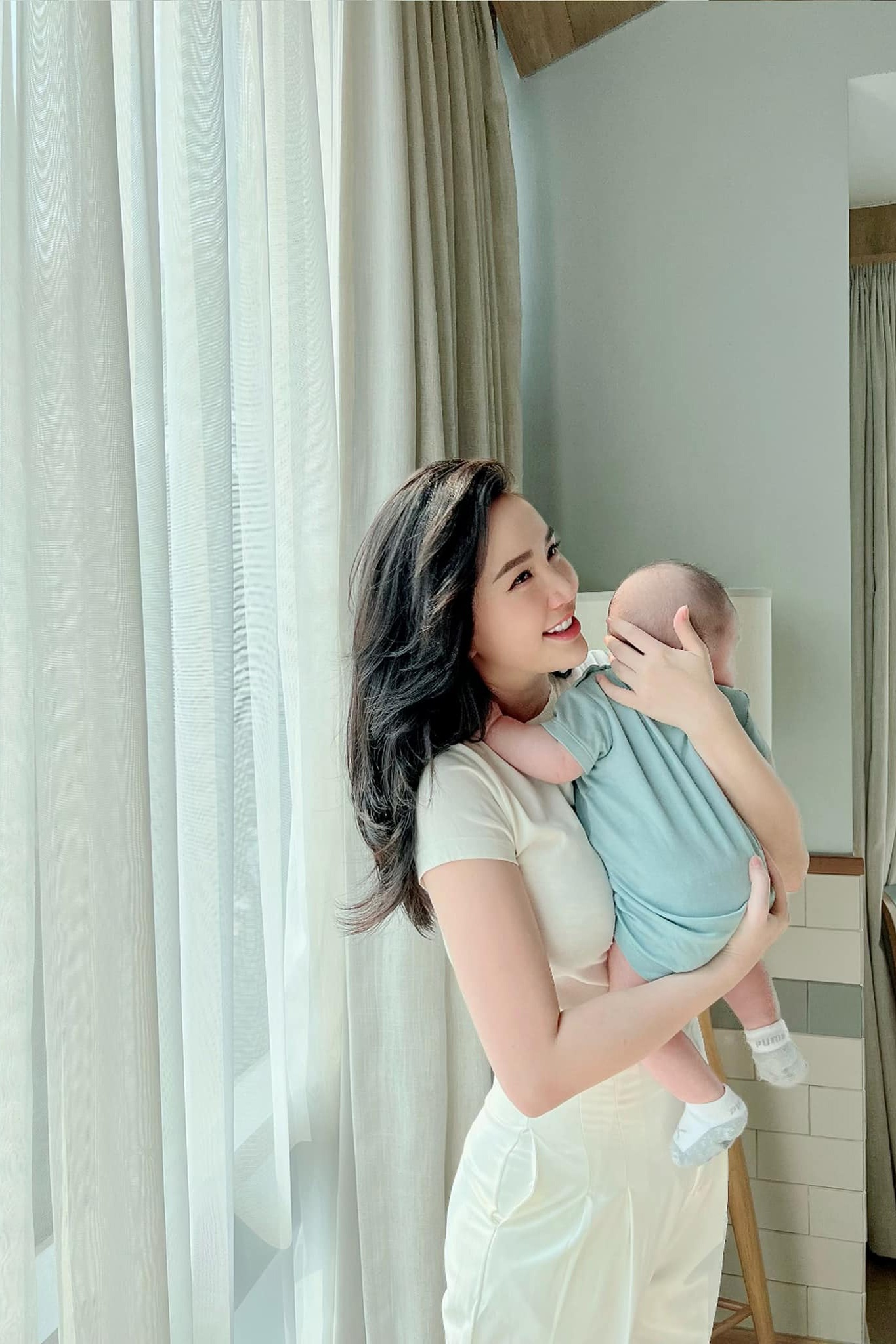 Diện bikini 1 mảnh, Bảo Thy khoe vòng 2 phẳng lì sau sinh nở, nhắc khéo ngày đặc biệt sắp tới - Ảnh 3